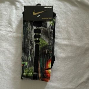 Nike elite digital print basketball custom crew socks men’s size medium 6-8 lbj